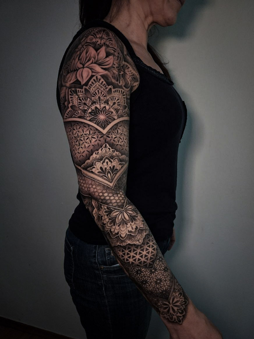 Grafik Tattoo von Oleksii Chykhman in Hamburg — Arbeit 4