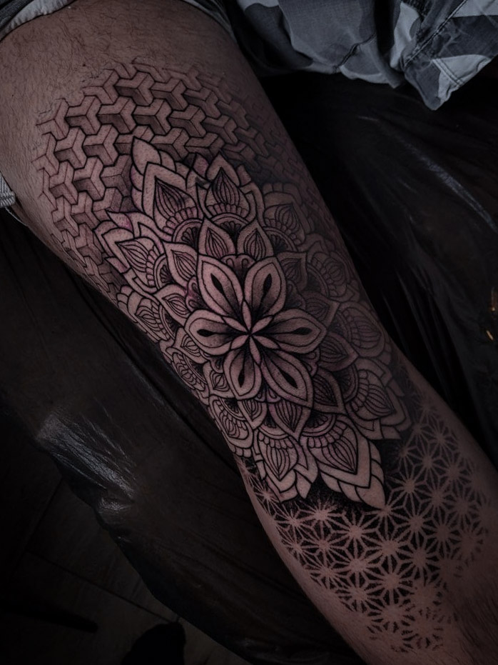 Grafik Tattoo von Oleksii Chykhman in Hamburg — Arbeit 5