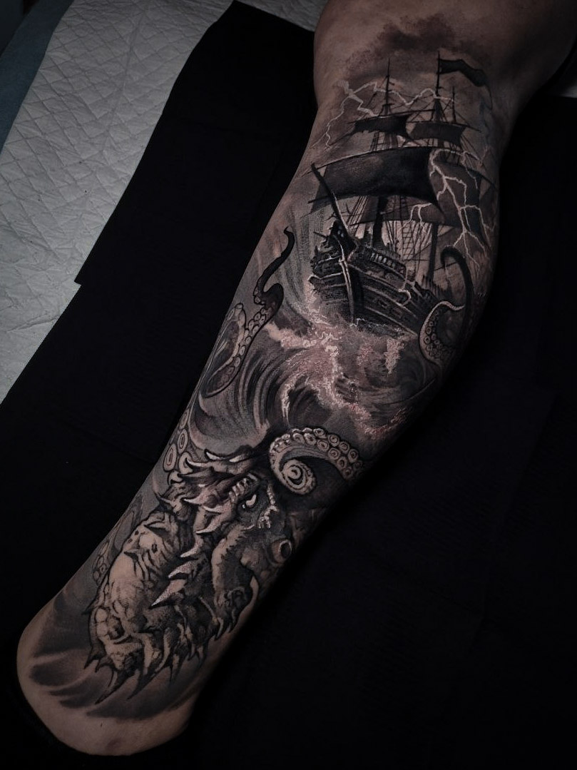 Realismus Tattoo von Oleksii Chykhman in Hamburg — Arbeit 13