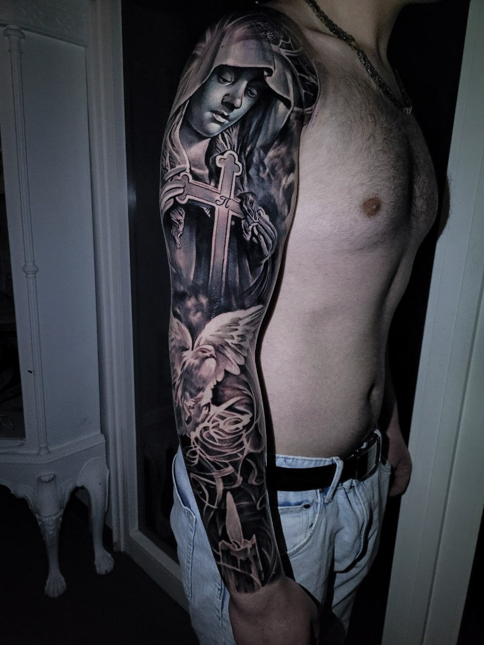 Realismus Tattoo von Oleksii Chykhman in Hamburg — Arbeit 7