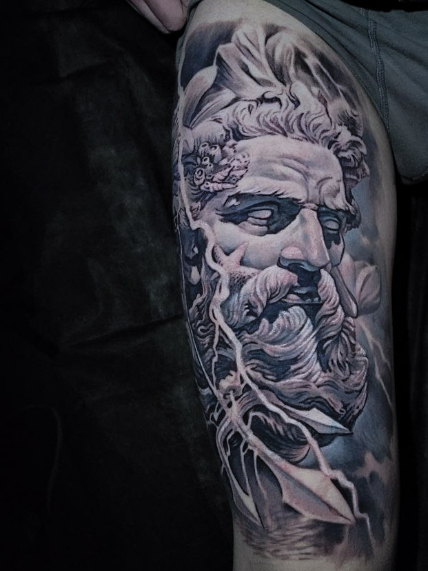 Realismus Tattoo von Oleksii Chykhman in Hamburg — Arbeit 8